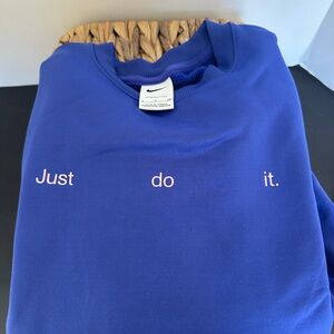 Men’s purple Nike therma fit crew neck sweatshirt size small